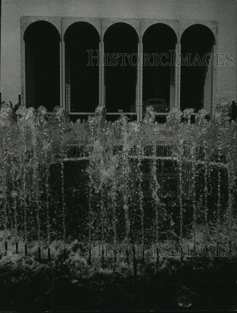 1966 Press Photo Metropolitan Opera House Exterior from Fountain- Historic Images