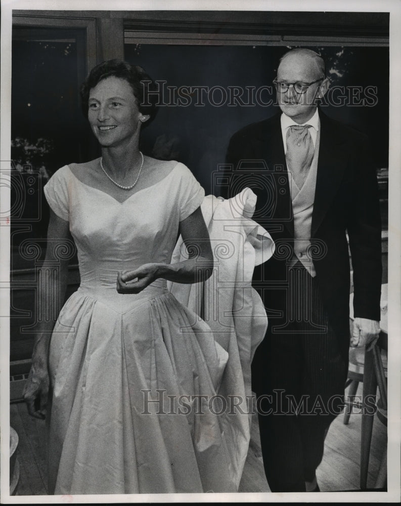 1962 Press Photo Herbert E. Brumder and Wife at Bradfords&#39; Anniversary Party- Historic Images