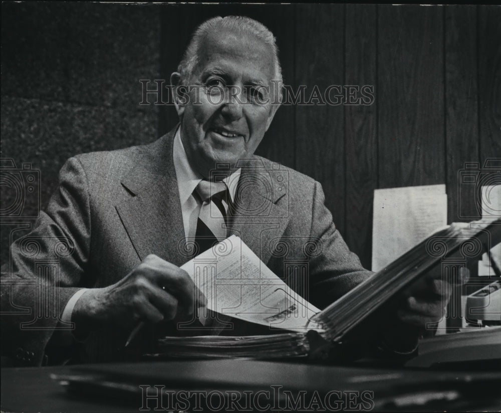 1976 Press Photo Ken Browne, Relocation Specialist, Head &amp; Seemann Realty- Historic Images