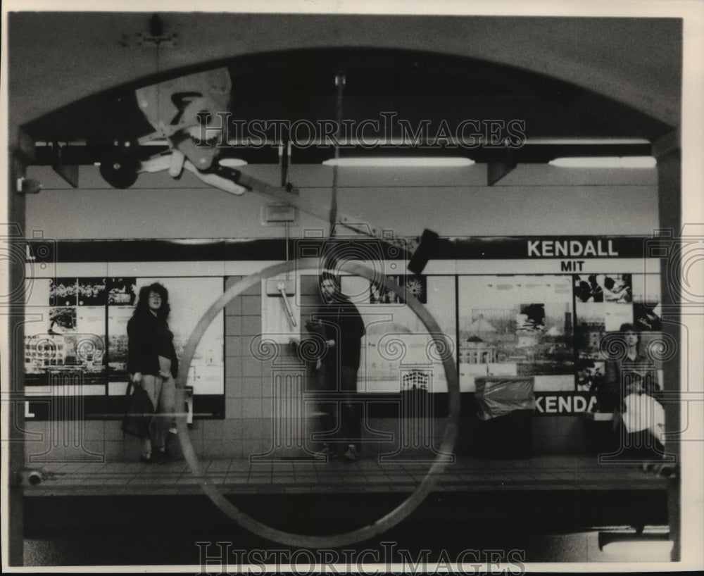 1988 Press Photo Paul Matisse&#39;s &quot;Pythagoras&quot; Making Music at Kendall Station- Historic Images