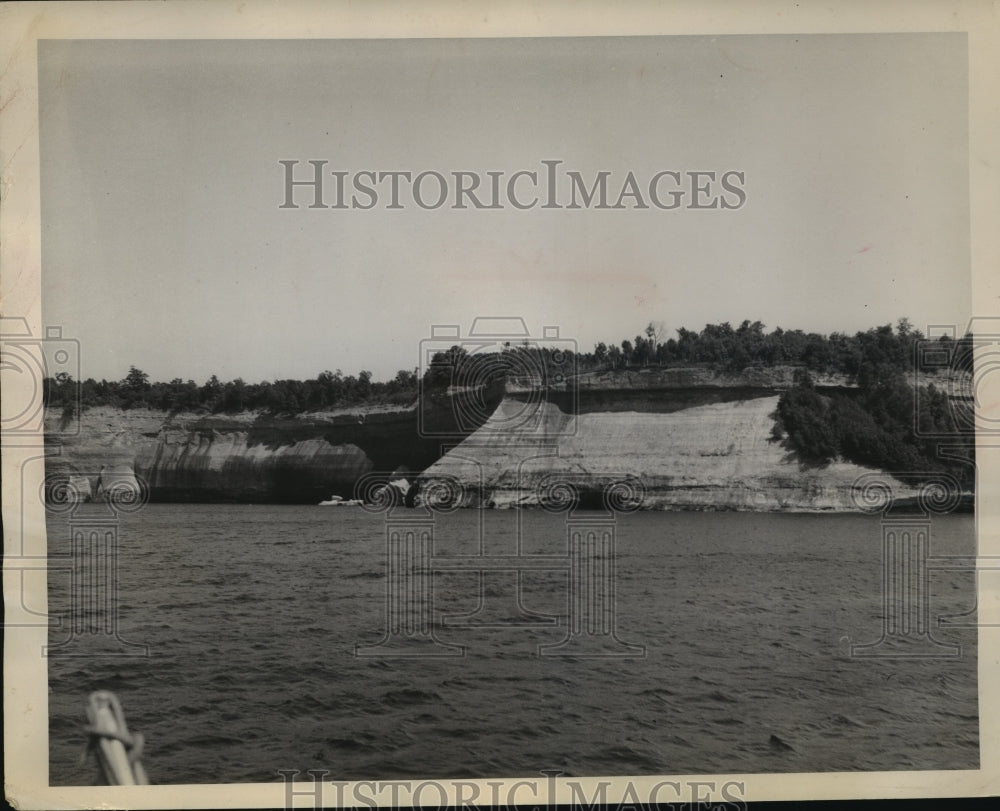 1965 Press Photo Pictured Rocks To Become National Lake Shore, Munsing, MI- Historic Images