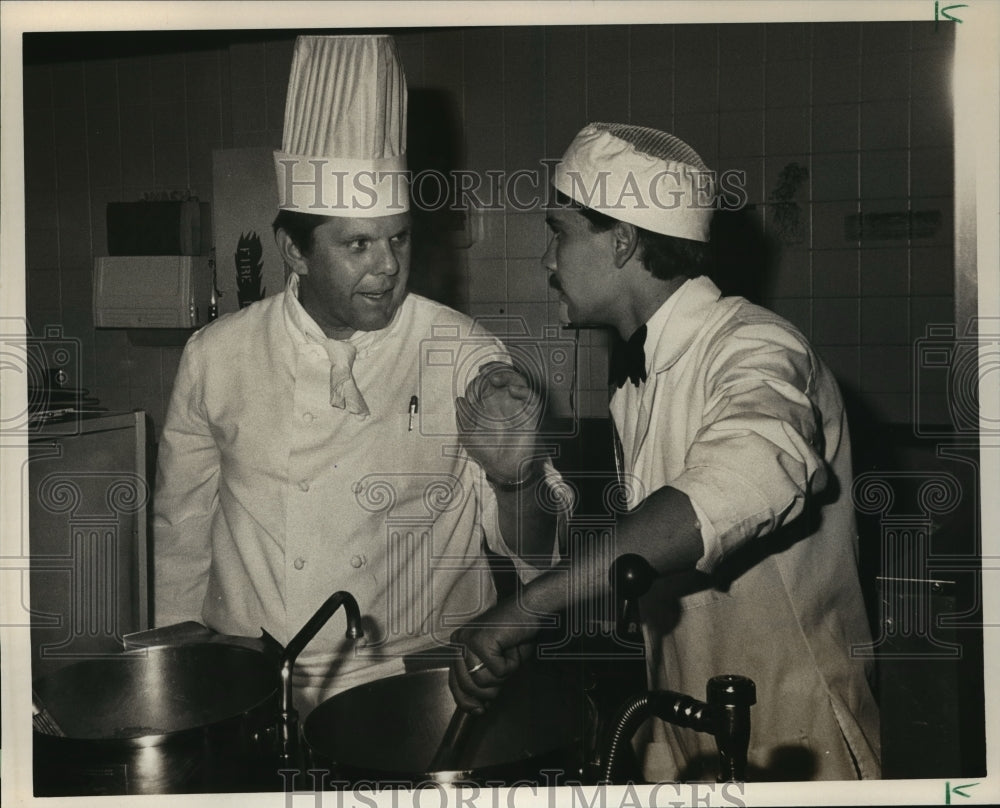 1987 Press Photo Chef Hans Lenzlinger and student Mark Guenther- Historic Images