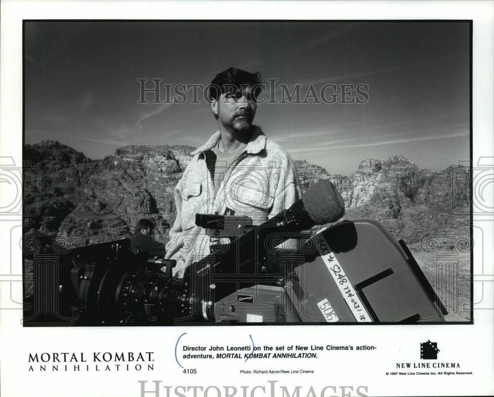 1997 Press Photo John Leonetti, Director, on set of Mortal Kombat Annihilation- Historic Images