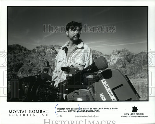 1997 Press Photo John Leonetti, Director, on set of Mortal Kombat Annihilation- Historic Images
