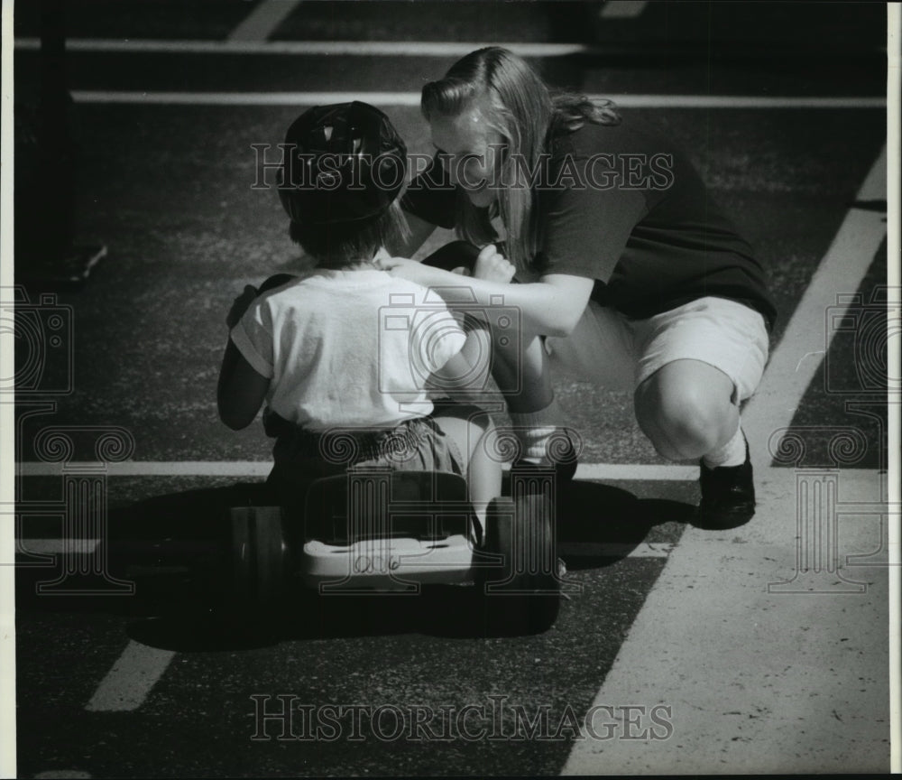 1994 Press Photo Jessica Fohl and Susan Murray Dixon School Brookfield- Historic Images