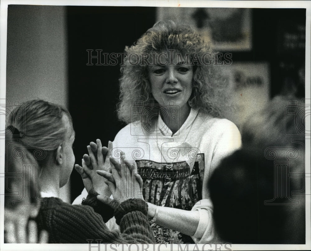 1993 Press Photo Cheryl Lavender Wisconsin Hills Elementary School Wisconsin- Historic Images