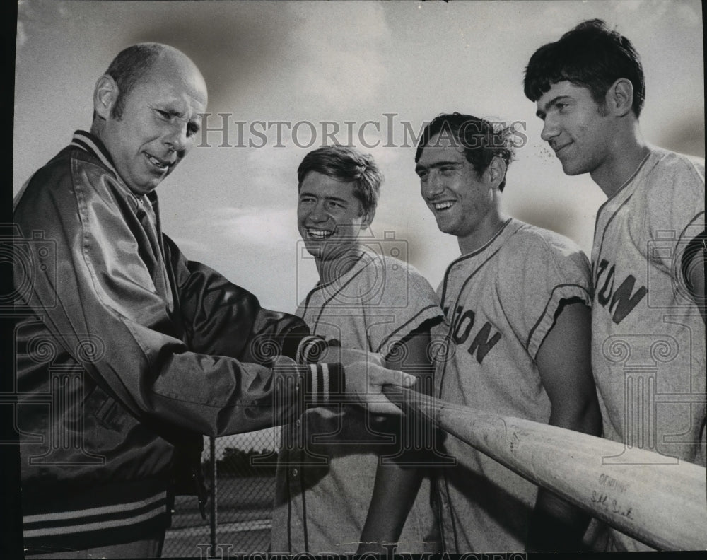 1970 Press Photo Coach Dick Hrlevich, Jeff Cieslik, Al Hutto and Jim Jrolf- Historic Images