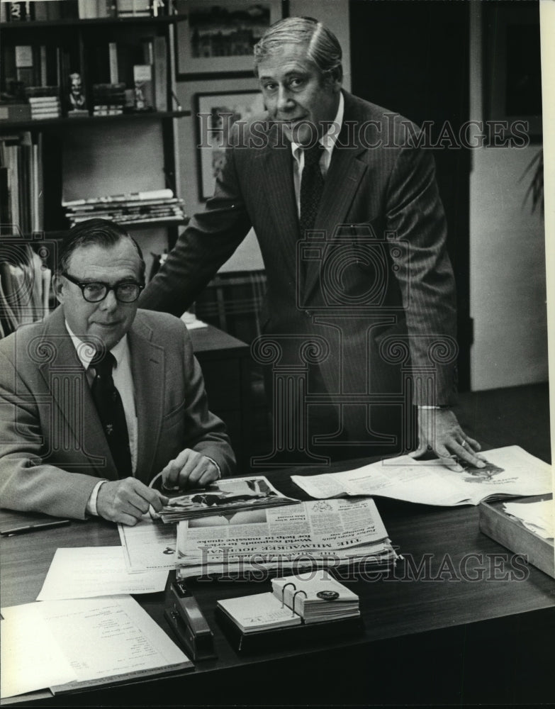 1981 Press Photo Milwaukee Journal Executive Bill Shane and Editor Dick Leonard- Historic Images