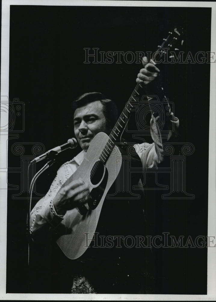 1977 Press Photo Jim Ed Brown Country Western Singer- Historic Images