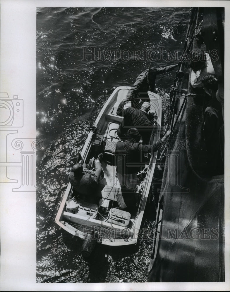 1967 Press Photo University of Michigan, Crew Change on the Submarine- Historic Images