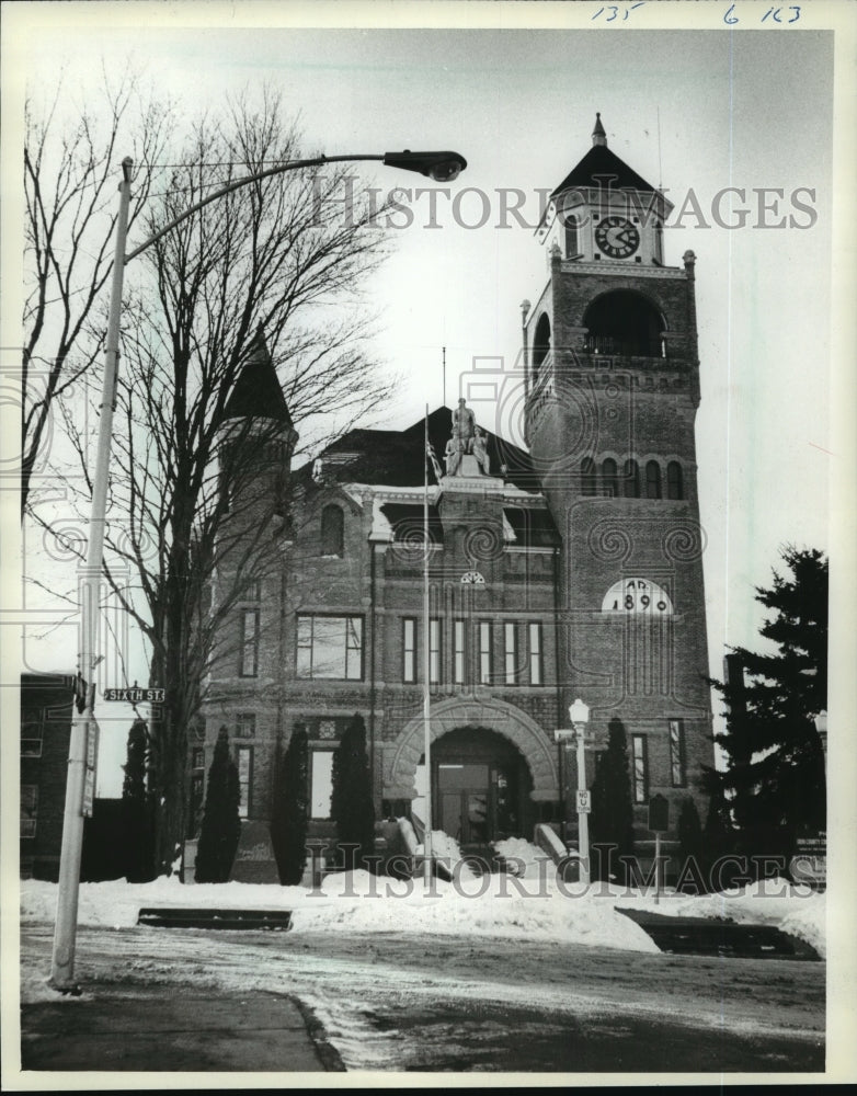 1982 Press Photo Historic 92-year-old Iron County Courthouse Crystal Falls, MI- Historic Images