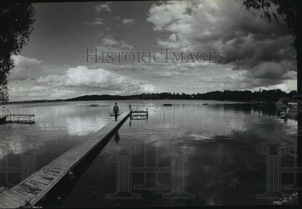 1982 Press Photo Serene Big Cedar Lake in Washington County, Wisconsin - Historic Images