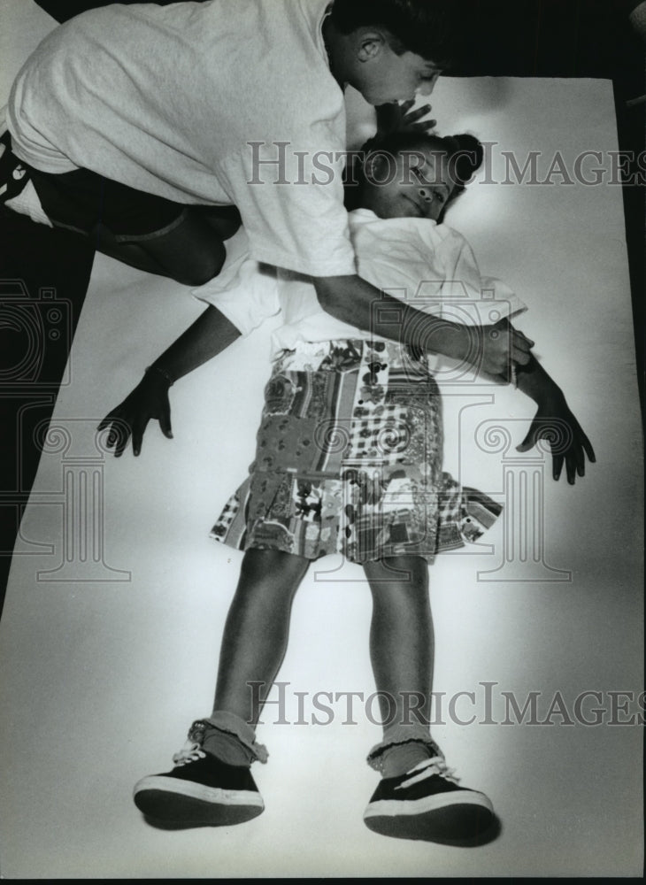 1993 Press Photo John Pugliese and Tiara Nash at Hillside Elementary School- Historic Images