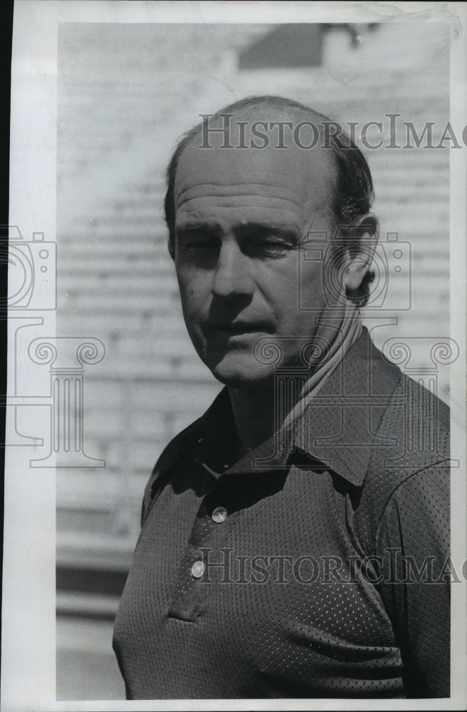 1977 Press Photo Bob Lord, Offensive Backfield Coach For Green Bay Packers- Historic Images