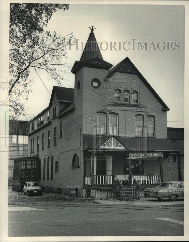 1983 Press Photo 81-year-old Hotel Janzen Marquette, Michigan- Historic Images