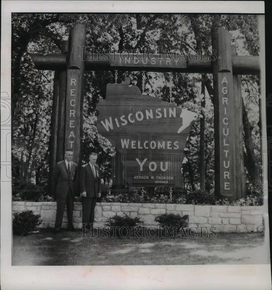 1958 Press Photo Gov. Thomson and C.W. Ahner Pose by New Sign La Crosse, Wisc.- Historic Images