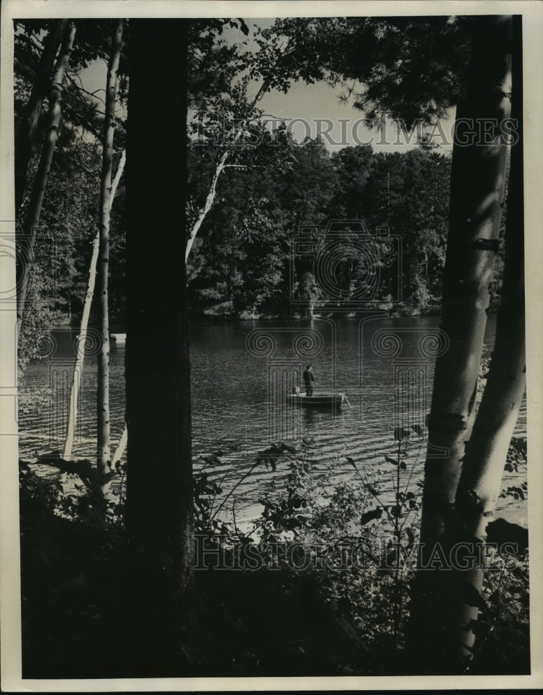 1975 Press Photo Len Bielski Greendale on Little St. Germaine Lake- Historic Images