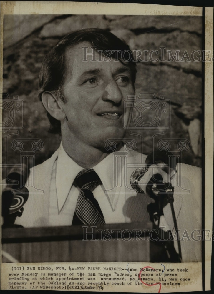 1974 Press Photo John McNamara, Manager of San Diego Padres, at Press Briefing- Historic Images