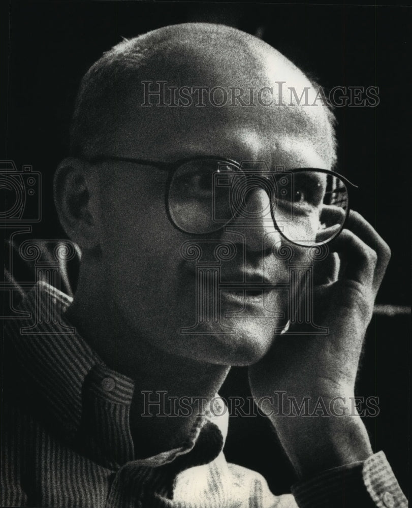 1990 Press Photo New Ed Bergman says New York City is the city for finalists- Historic Images