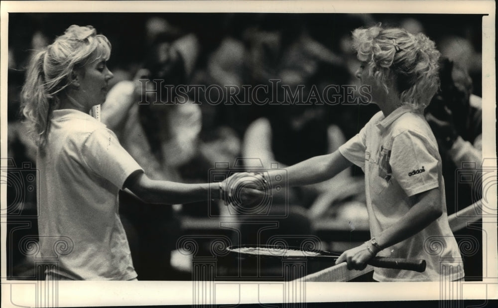 1988 Press Photo Teri And Tami Whitlinger In The Milwaukee Tennis Classic- Historic Images