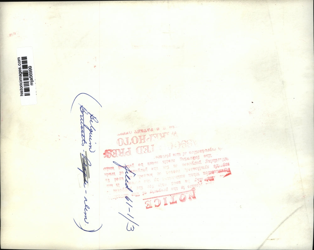 1960 Press Photo Burning Garbage During Strikes in Brussels, Belgium - mja56999