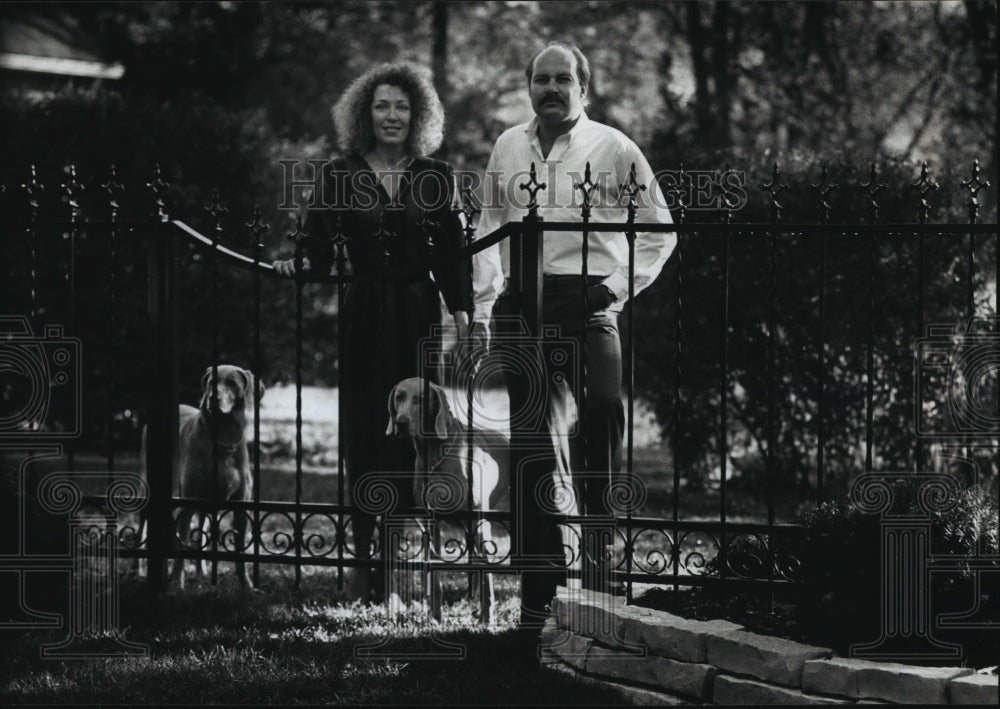 1989 Press Photo Barbara and Thomas Bruns On Their Washington Highlands Property- Historic Images