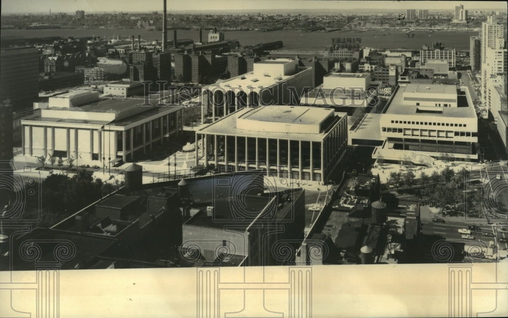 1975 Press Photo The Lincoln Center Plaza in New York City- Historic Images