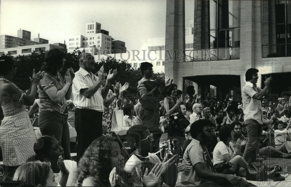 1975 Press Photo An Appreciative Audience During &quot;Harlem Heyday&quot; Old Songs- Historic Images