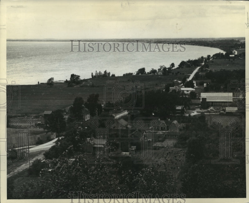 Load image into Gallery viewer, 1934 Press Photo Cliff at the Shore of Lake Winnebago, Wisconsin - mja57239

