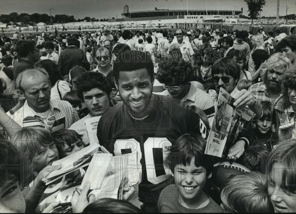 1981 Press Photo Wide Receiver James Lofton at Annual Packers&#39; Picture Day - Historic Images