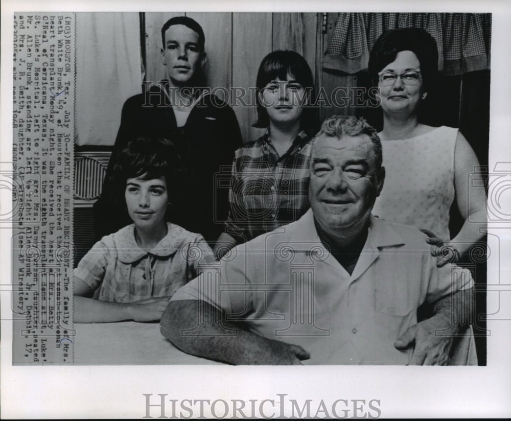 1968 Press Photo Family of Mrs. Beth White Brunk First Transplant Recipient- Historic Images