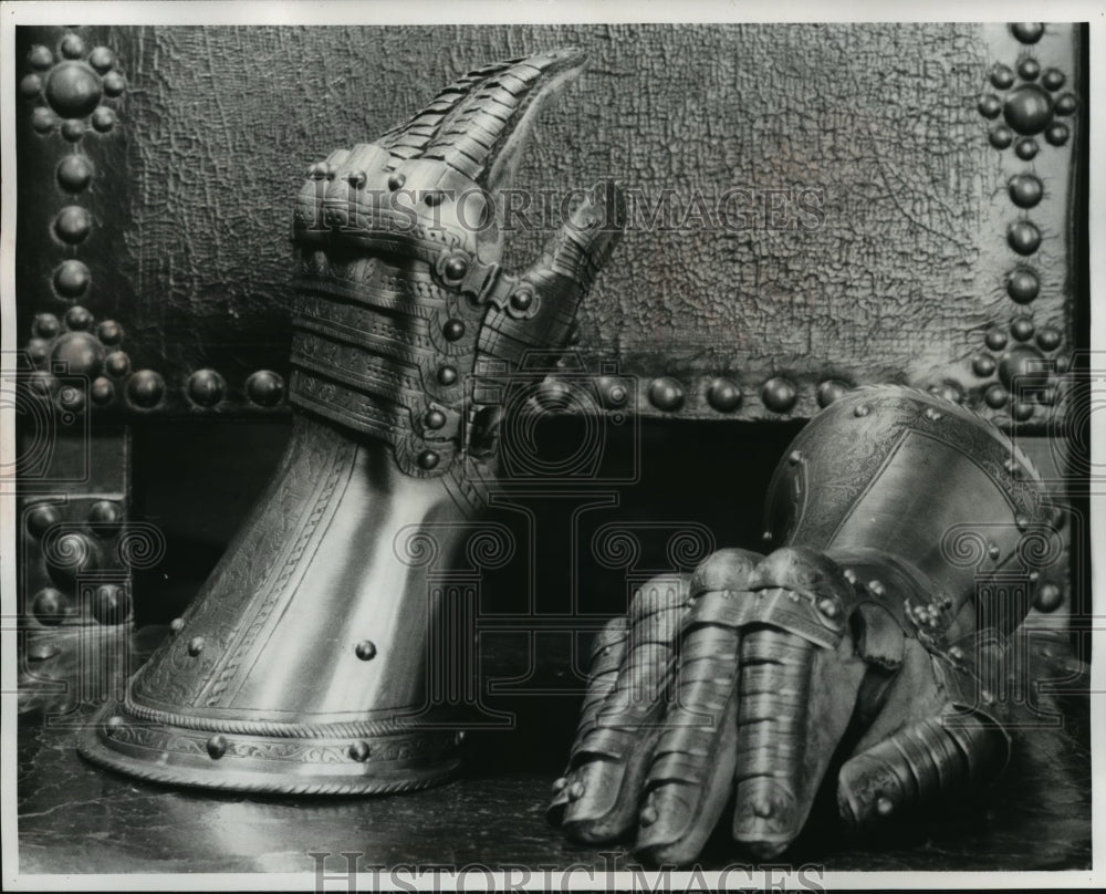 1961 Press Photo 16th Century Armored Gauntlets from Italy and Germany- Historic Images