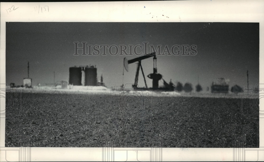 1984 Press Photo Oil Fields Shimmering in the Texas Heat - Historic Images