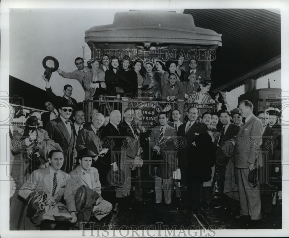 1965 Press Photo New York City Metropolitan Opera on the Spring Tour Train- Historic Images