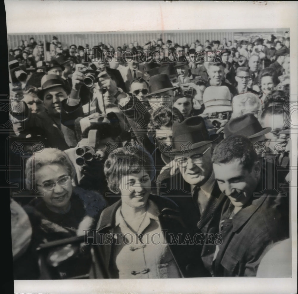 1964 Press Photo Olympic Gold Medal Winner Terry McDermott Returning to Michigan- Historic Images