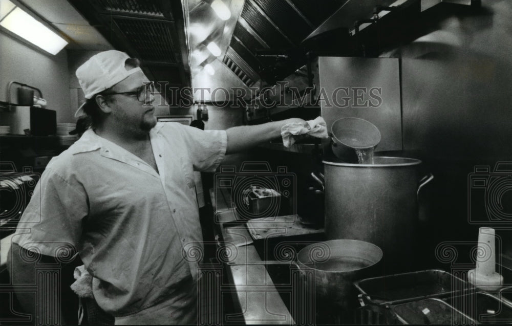 1994 Press Photo Jason Michaels Boils Water for Contamination Scare, Brookfield- Historic Images