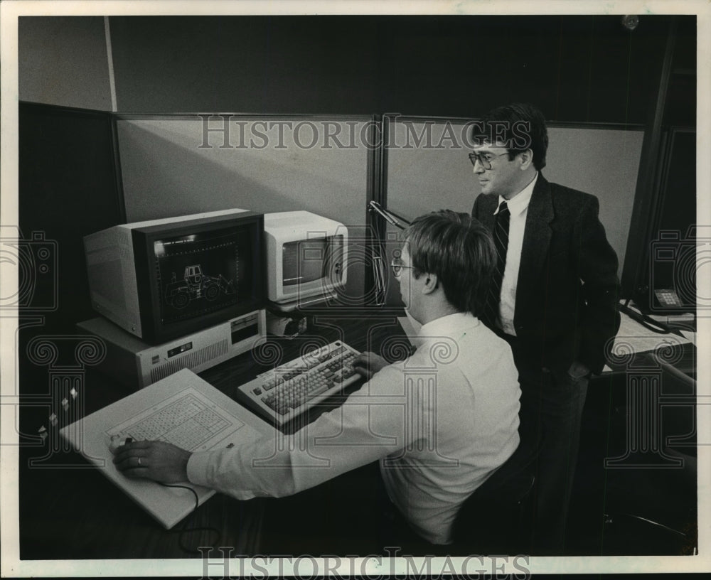 1987 Press Photo Case IH&#39;s Allan Kubisiak &amp; Larry Schneider of UW-Stout at work- Historic Images