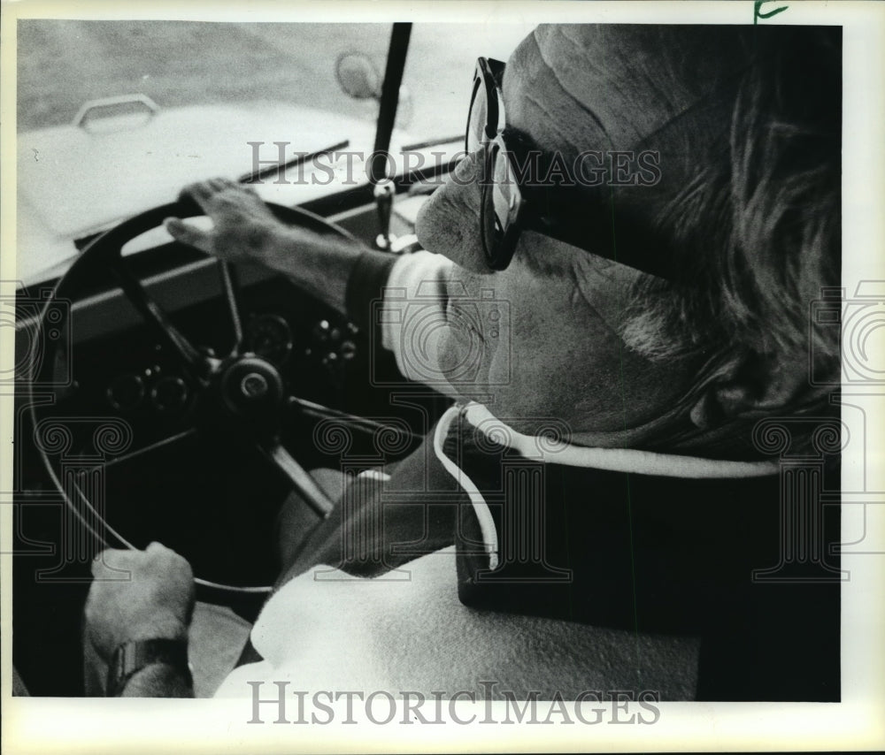 1983 Press Photo Ed Miller Checks his Mirror During Workshop for Bus Drivers- Historic Images