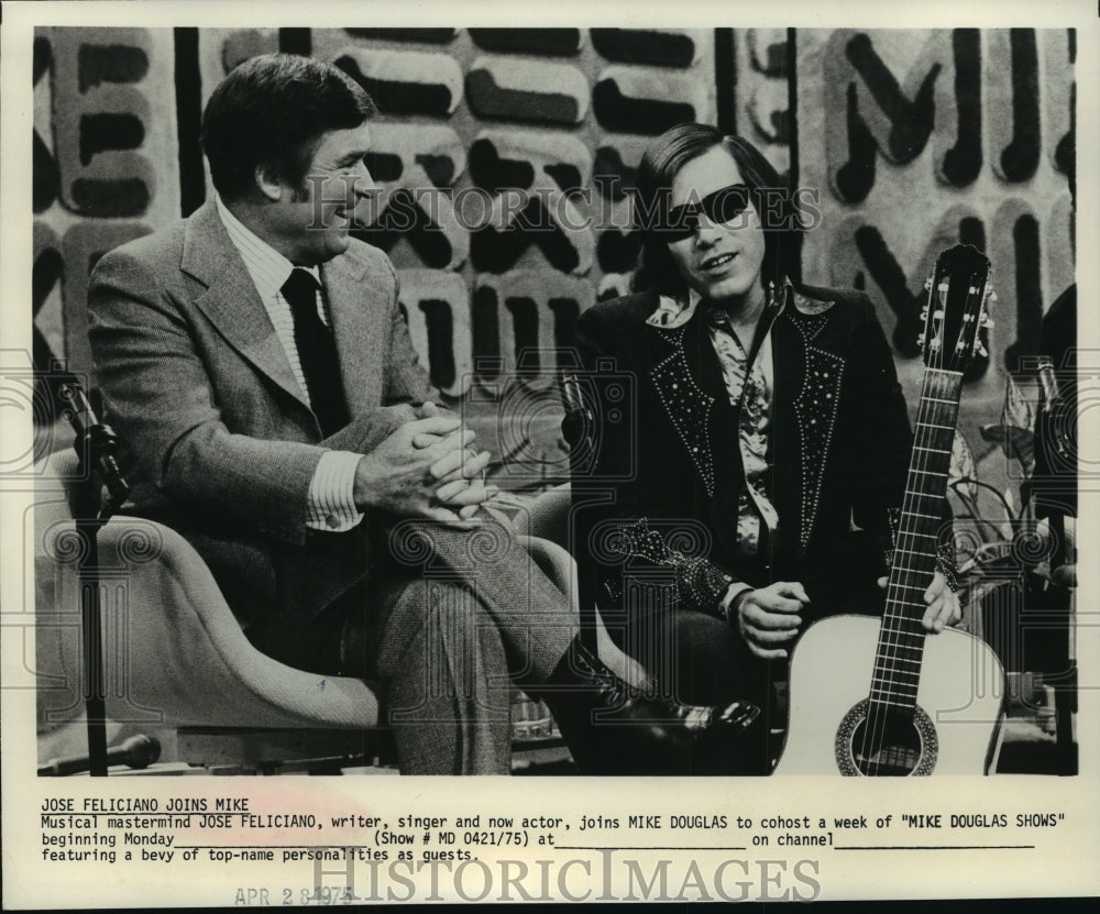 1975 Press Photo Jose Feliciano joins Mike Douglas as cohost- Historic Images