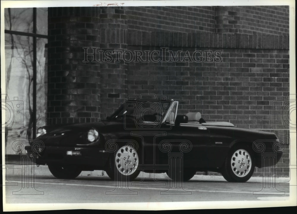 1990 Press Photo The Italian Alfa Romeo Restyled Spider Sports Car- Historic Images