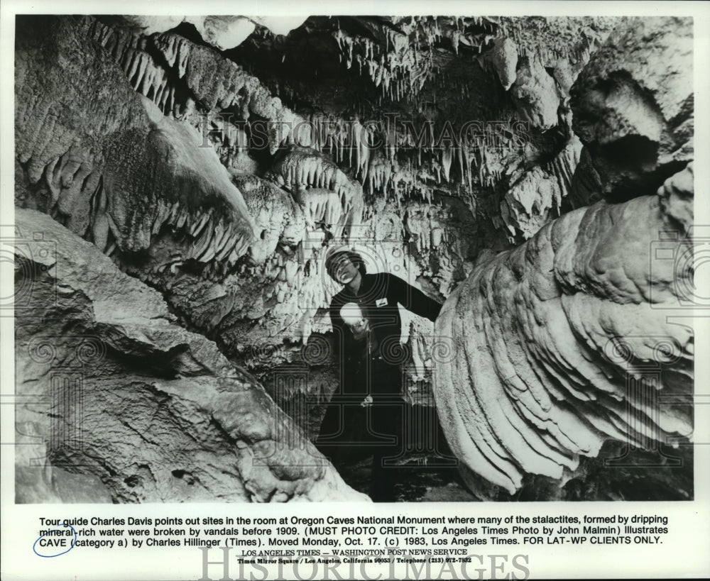 1983 Press Photo Tour Guide Charles Davis In Oregon Caves National Monument- Historic Images