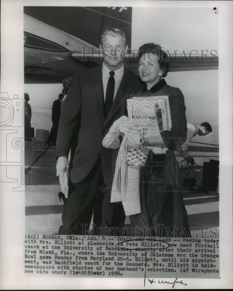 1956 Press Photo Pete Elliott (Football Coach) and Mrs. Elliott, Norman Oklahoma- Historic Images