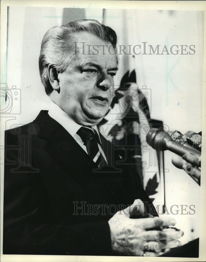 1982 Press Photo Senate Democratic Leader Robert Byrd at a Press Conference- Historic Images