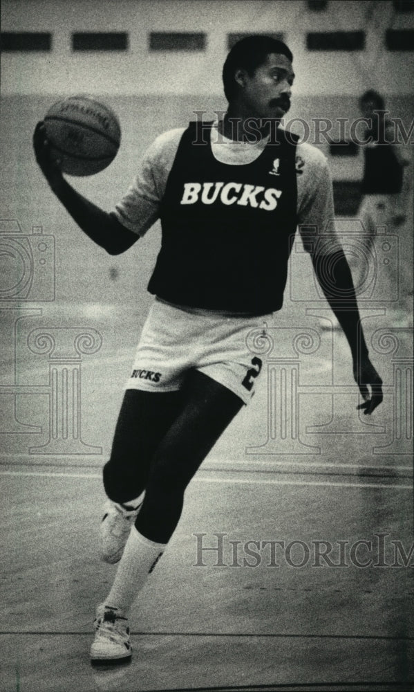 1987 Press Photo Junior Bridgeman practiced with the Bucks for the first time- Historic Images