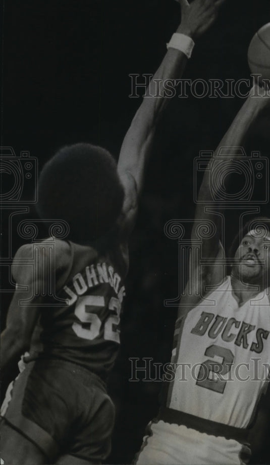 1978 Press Photo Junior Bridgeman attempts to make the basket- Historic Images