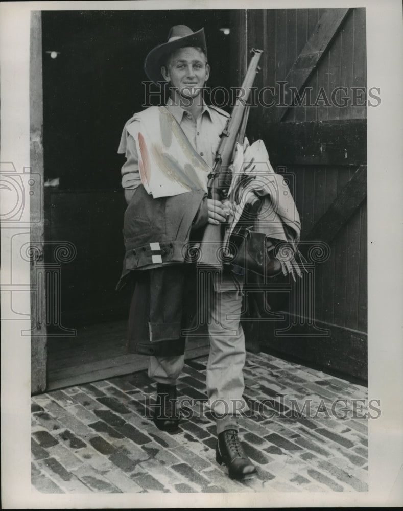 1954 Press Photo Tennis Player Lewis Hoad Fitted For National Service Training- Historic Images