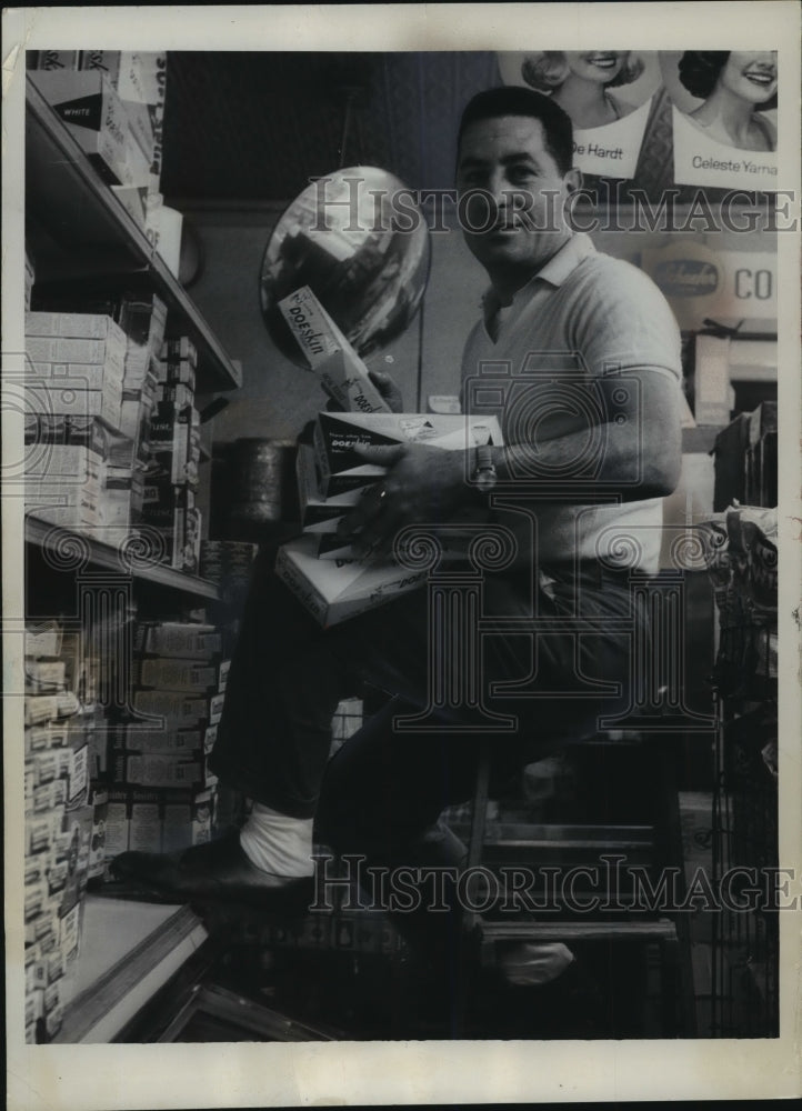 1963 Press Photo Brooklyn Dodger Player Carl Furillos- Historic Images