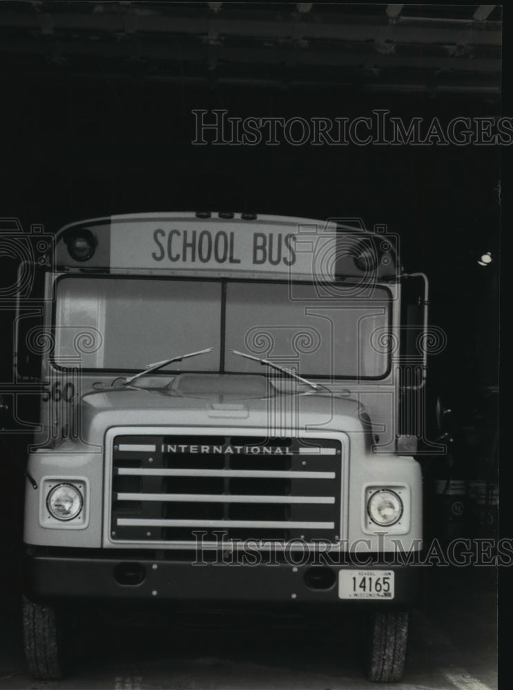 1985 Press Photo Safety Experts Debate The Issue Of School Bus Safety - Historic Images