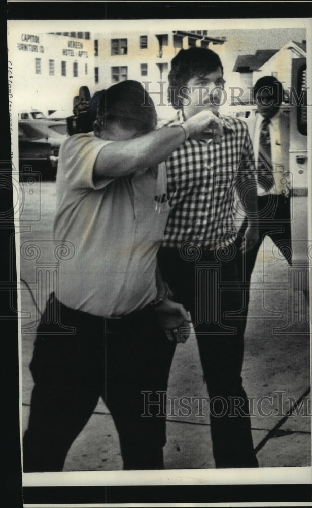 1973 Press Photo Michael Lance Carvin Arriving For His Arraignment in Florida- Historic Images