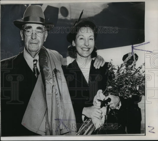 1950 Press Photo Florence Chadwick Back From Swimming Across English Channel- Historic Images